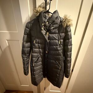 Women's Gray Puffer Coat with Faux Fur Trim